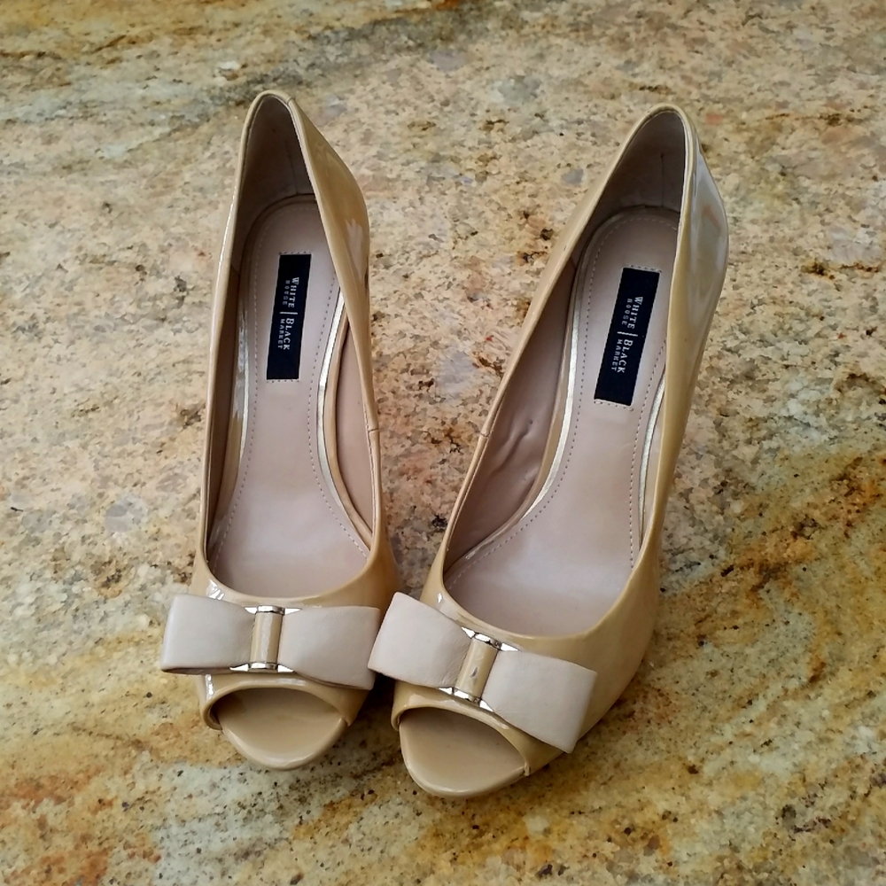 White House Black Market Patent Bow Heels. NWOT. WHBM